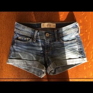 Hollister Low Rise Short Shorts